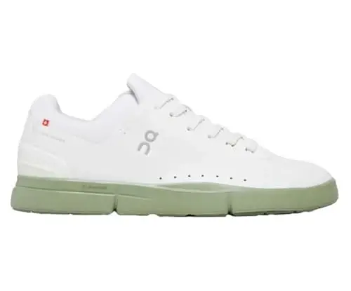 On Women's The Roger Advantage Sneakers 