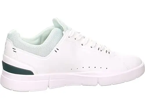 On Women's The Roger Advantage Sneakers 