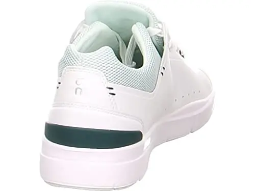 On Women's The Roger Advantage Sneakers - 3