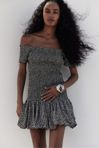 Open shoulder ruffled dress - H&M