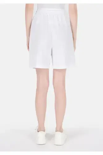 Oq ayollar uchun shortlar - COLIN’S (1)