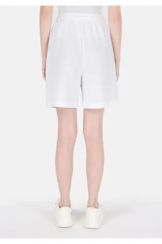 Oq ayollar uchun shortlar - COLIN'S (1)
