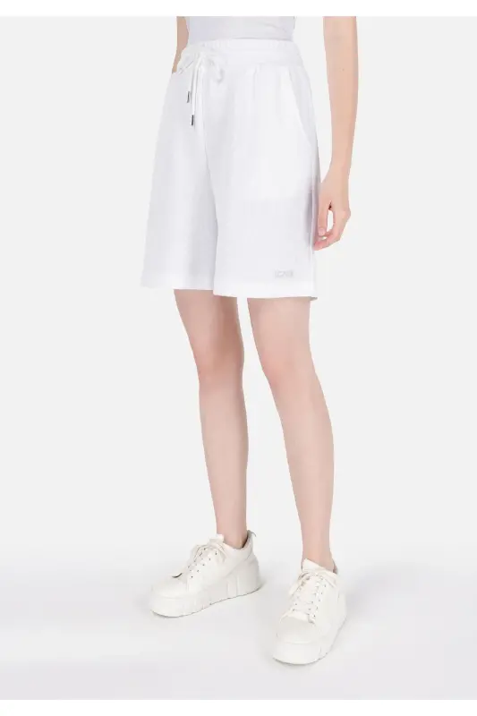 Oq ayollar uchun shortlar - 4