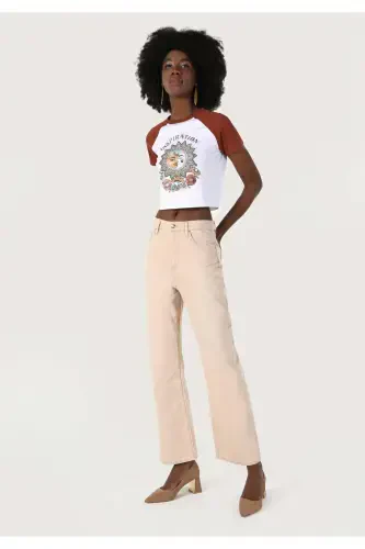 Oq oq rangli crop top, tor, velosiped yoqasi, bosilgan. - 3