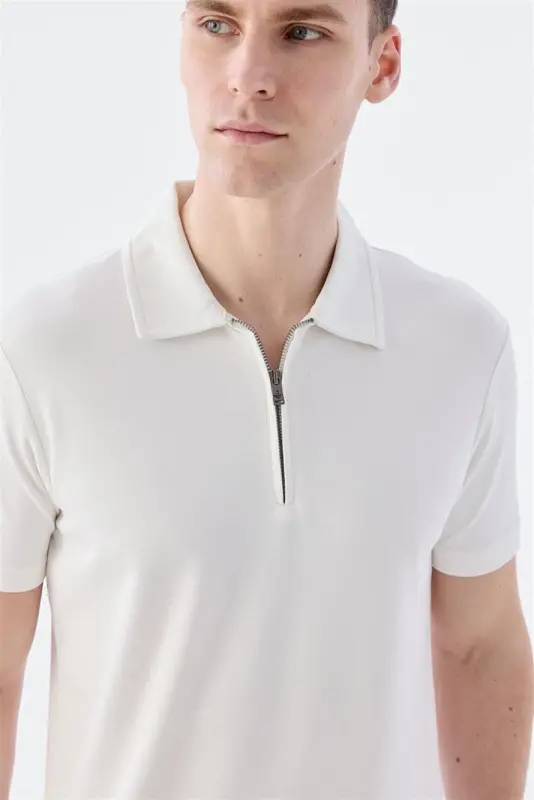 Оқ рангдаги Slim Fit Апаш ёқаси билан футболка - 3