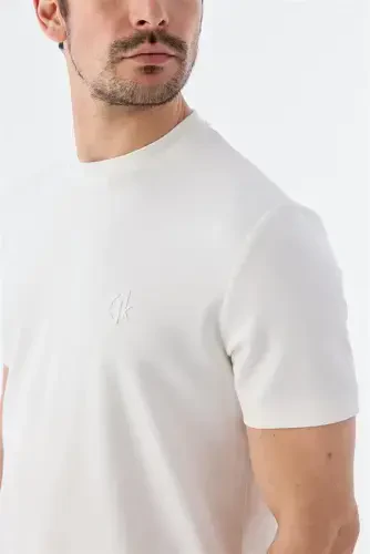 Оқ рангдаги Slim Fit велосипед ёқаси билан футболка - 3