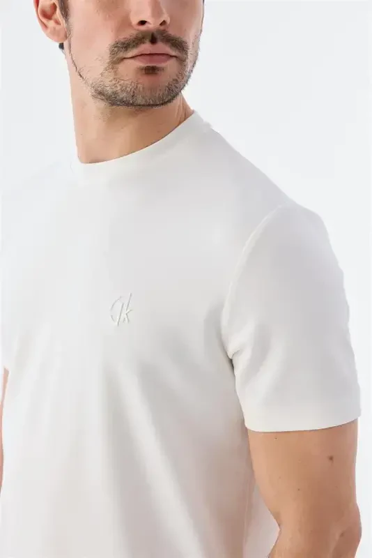 Оқ рангдаги Slim Fit велосипед ёқаси билан футболка - 3