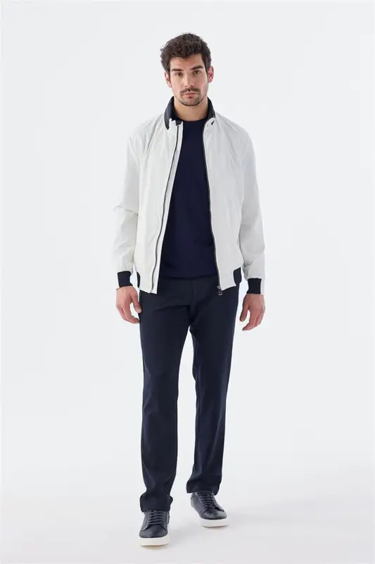 Oq rangli Comfort Fit kapüşonli qulay mavsumiy sport kurtkasi - 2