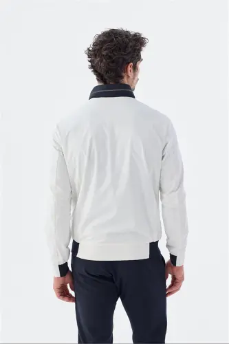 Oq rangli Comfort Fit kapüşonli qulay mavsumiy sport kurtkasi - 5