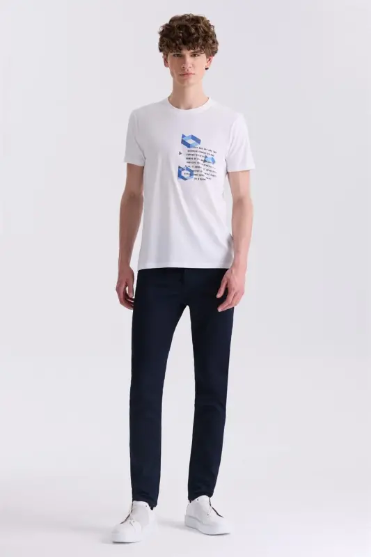 Oq rangli Slim Fit dumaloq yoqali futbolka - 2