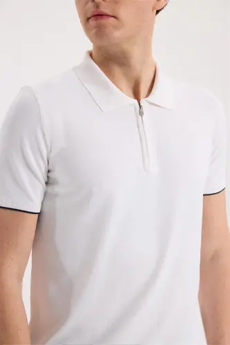 Oq rangli Slim Fit trikotajli, zamokli polo yoqali futbolka - 3