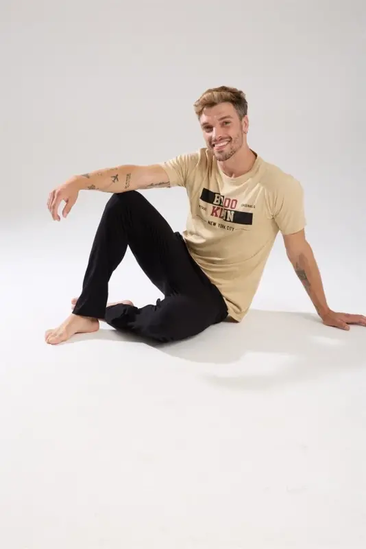 Oq tanli erkaklar uchun qisqa yengli pijamalar to'plami - 3