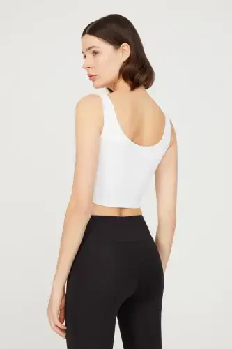 Oq V-yoqali, yengil qo'llab-quvvatlovchi, qoplamali sport büstgalteri Vneck-Oq - LOS OJOS (1)