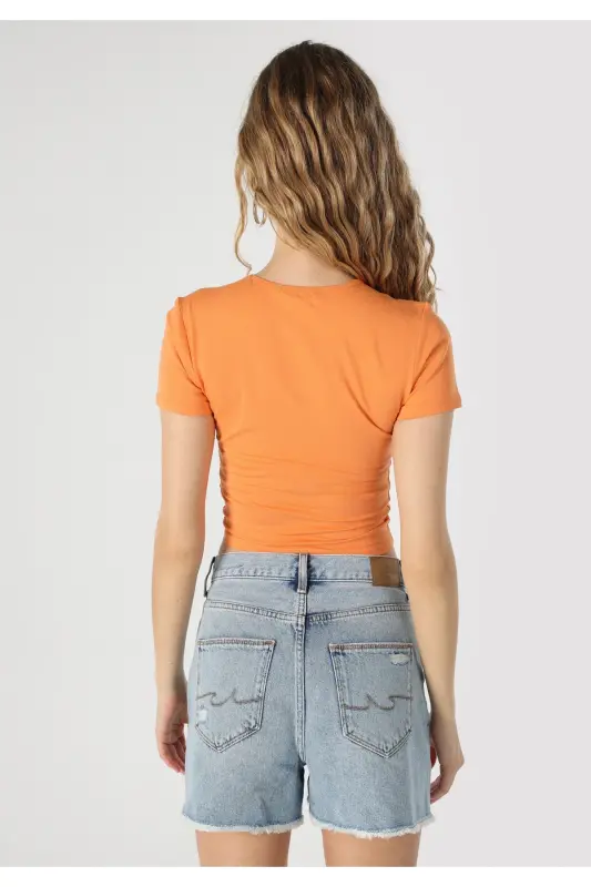 Orange crop top with a bisiklet collar - 2