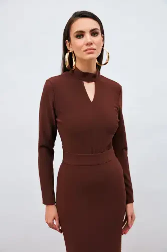 Orqa qismida detallarga ega bo'lgan Bodysuit ko'ylak - Qahva - 4