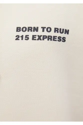 Orqa tomonida bosib chiqarilgan bej rangli kapüşonlu ko'ylagi - 7