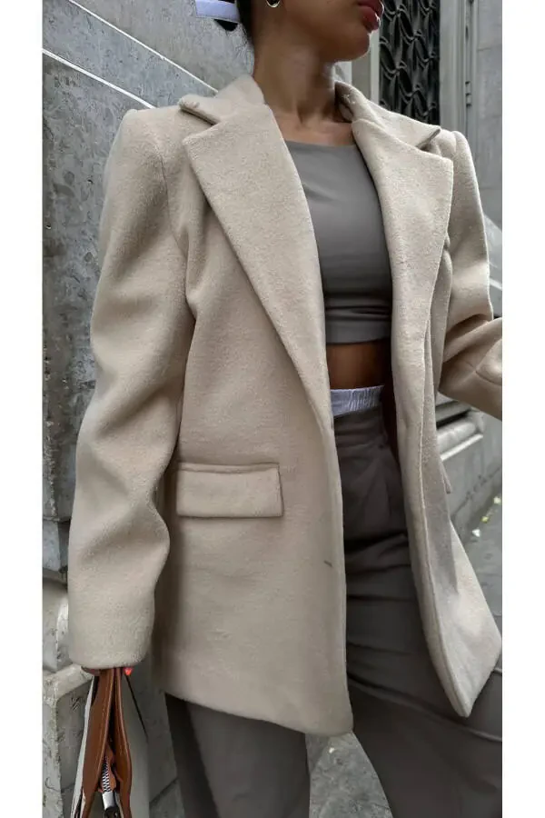 O'rtacha uzunlikdagi tugmali keng kesilgan, astarli, Pinterest uslubidagi kashmir blazer ko'ylagi paltosi - 2