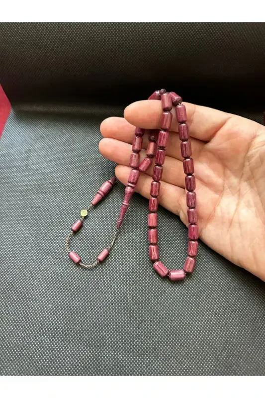 Особое письмо, специальная коробка, четки из моргальского дерева с подписью мастера, мужской подарочный сертификат с персональным именем и бордовым отливом - 7