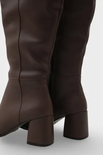 Oval Burunlu Yandan Fermuarlı Kahve Topuklu Kadın Çizme-Kahve - 4