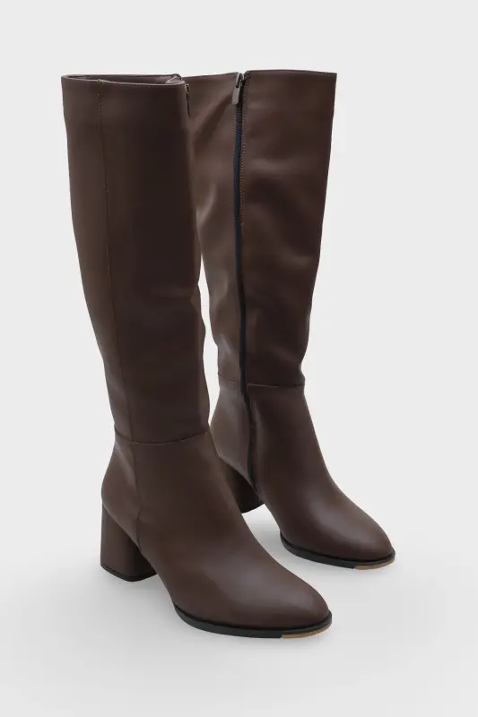 Braune Damenstiefel mit ovalem Zehenbereich und seitlichem Reißverschluss - Braun - 2
