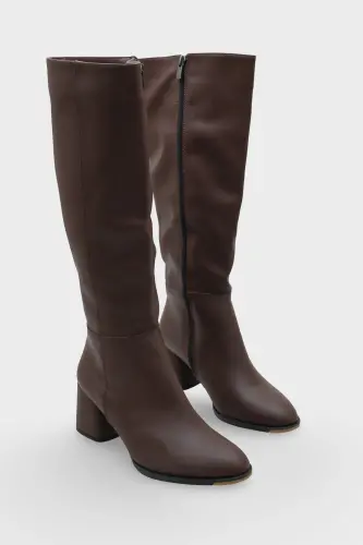 Oval Burunlu Yandan Fermuarlı Kahve Topuklu Kadın Çizme-Kahve - CAPONE OUTFITTERS (1)