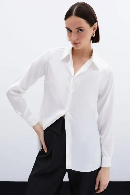 Оверсайз атласная рубашка - Экру - 7