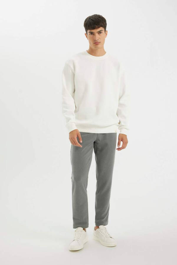 Oversize Fit Crew Neck Basic Sweatshirt Off White - 11