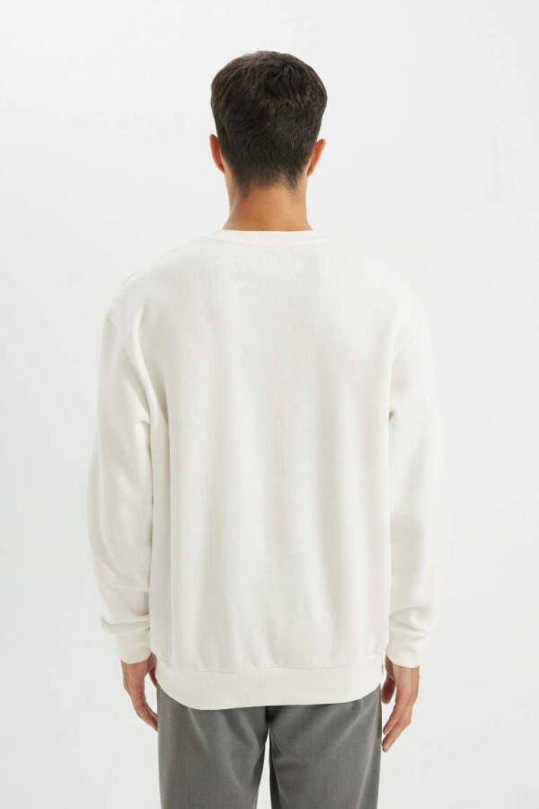 Oversize Fit Crew Neck Basic Sweatshirt Off White - 15