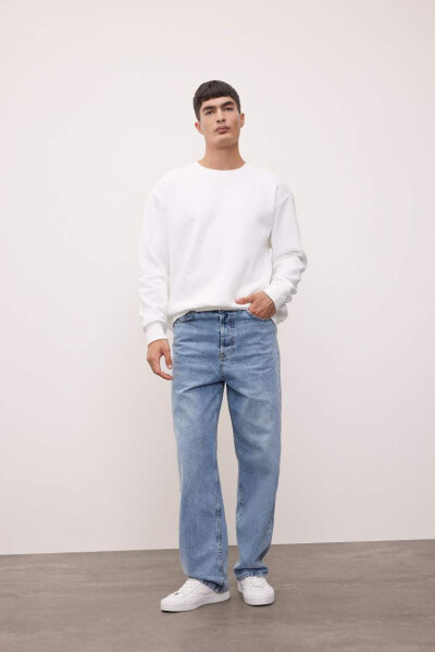 Oversize Fit Crew Neck Basic Sweatshirt Off White - 1