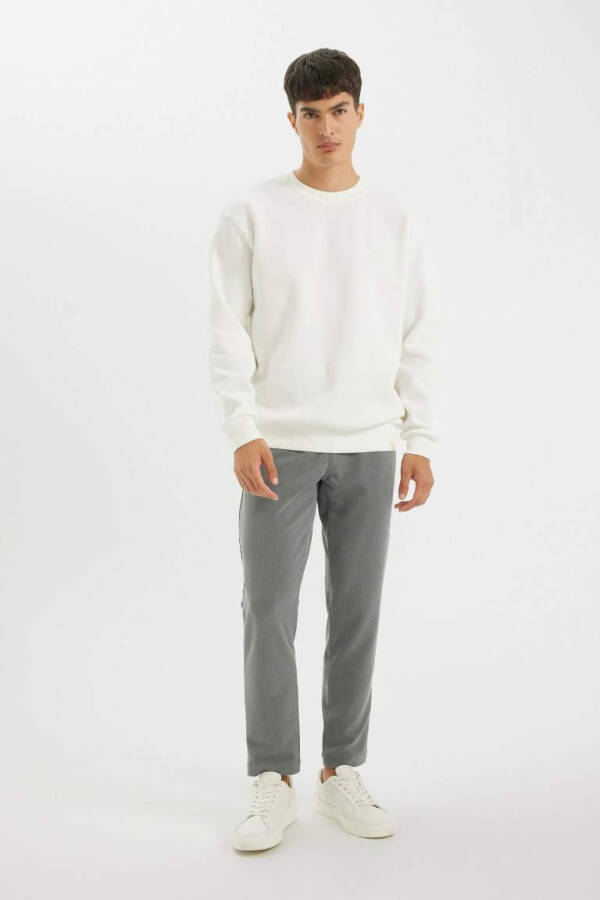 Oversize Fit Crew Neck Basic Sweatshirt Off White - 3