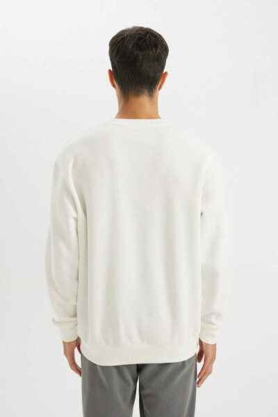 Oversize Fit Crew Neck Basic Sweatshirt Off White - 6