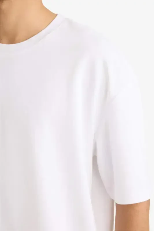 Oversize Футболка с круглым вырезом и короткими рукавами из плотной ткани, базового белого цвета - 4