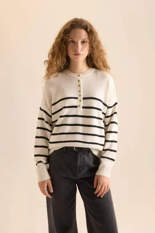 Oversize Keng Kalıp Tugmali Yoqali Trikotaj Ko'ylak D4913AXNS-Ekru - 1