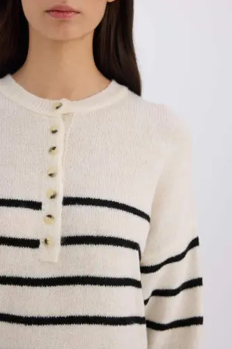 Oversize Keng Kalıp Tugmali Yoqali Trikotaj Ko'ylak D4913AXNS-Ekru - 8