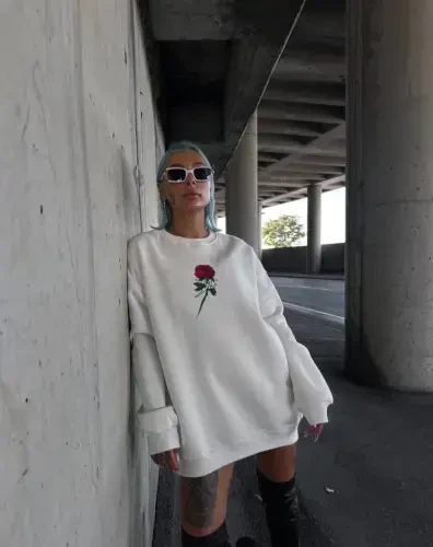 Oversize Трикотажный Свитшот с Круглым Вырезом и Принтом - Белый - 4