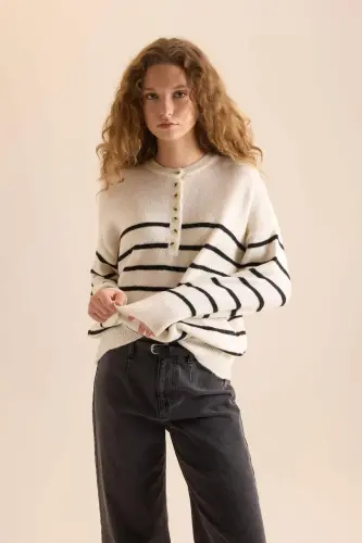 Oversize Wide Fit Buttoned Collar Knitted Sweater D4913AXNS-Ecru - 3