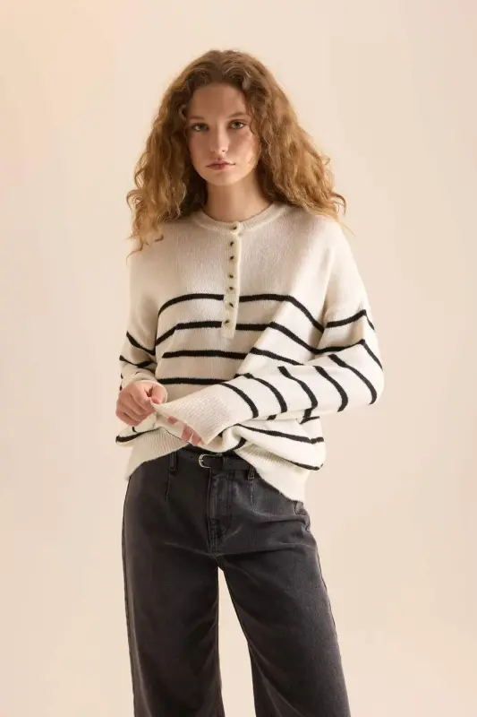 Oversize Wide Fit Buttoned Collar Knitted Sweater D4913AXNS-Ecru - 3