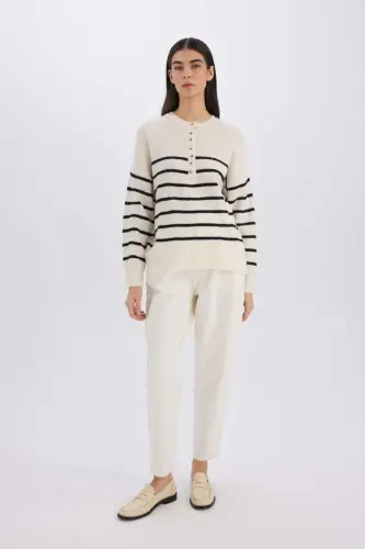 Oversize Wide Fit Buttoned Collar Knitted Sweater D4913AXNS-Ecru - 5