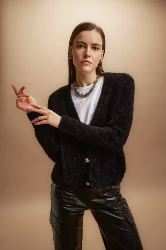 Oversize Wide Fit V-Neck Knitted Cardigan-Black - 3