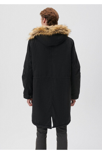 Oversized, black long parka with fur collar. 0110108-900 - 4