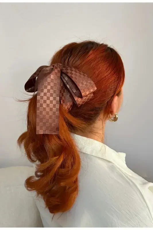 Oversized bow banana clip-brown Metallic checkered - 1
