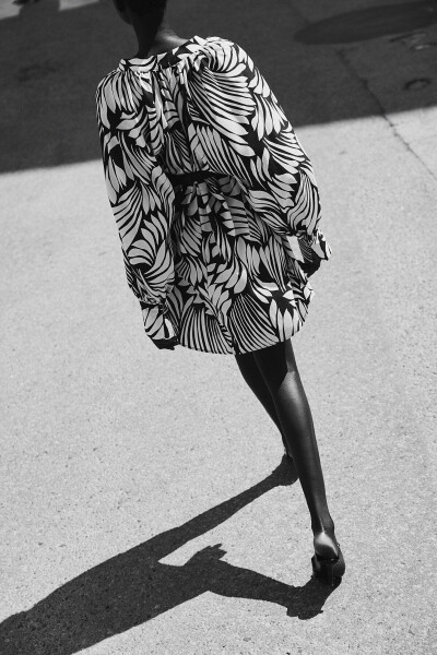 Oversized dress with lace details 