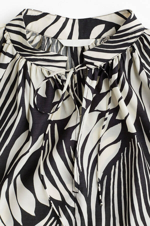 Oversized dress with lace details - 6