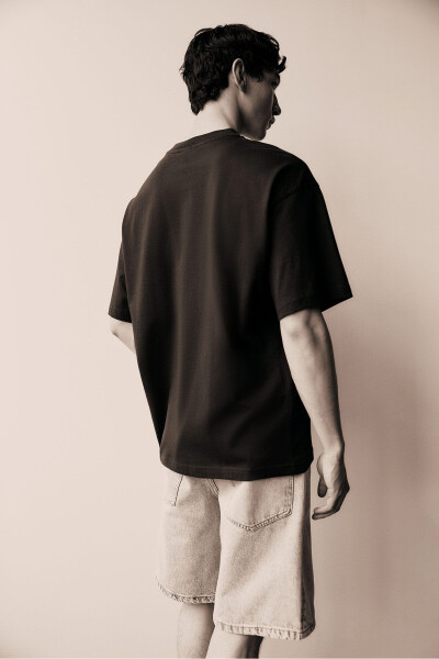 Oversized Fit T-Shirt - 4