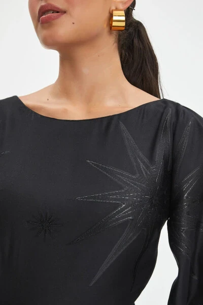 Oʻz-naqshli qora Bishop yengli toʻnka koʻylak 40345 - 3