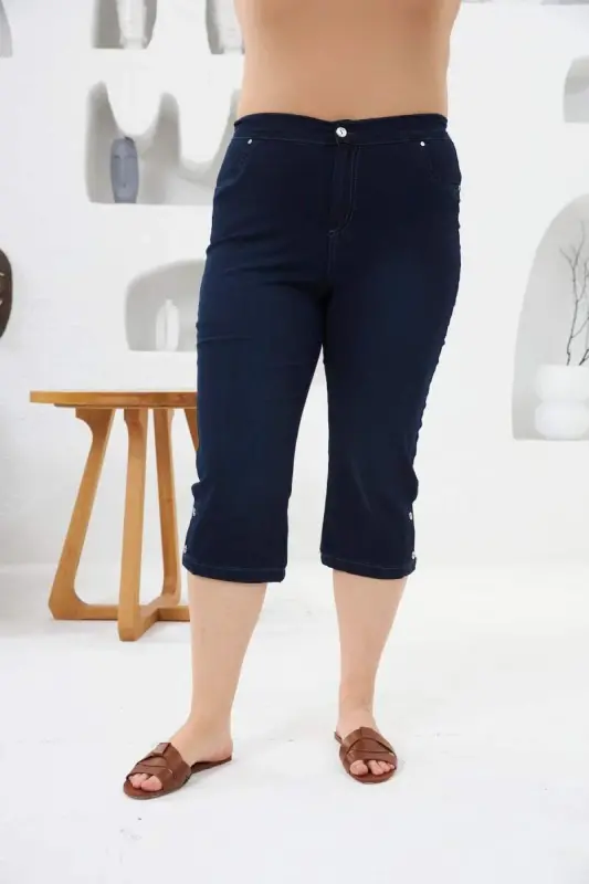 Paça Düğme Detaylı Beli Lastikli Büyük Beden Lacivert Kapri - BÜYÜKBEDENIZ