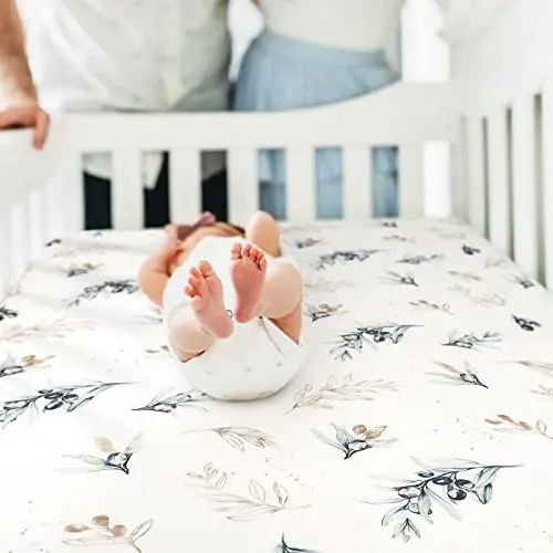 Pack n Play choyshablari Fitted 2 Pack, cho'ziluvchan ultra yumshoq Jersi Knit Pack va Play choyshablari, Universal Fitted Portable/Mini Crib Matraslari Snug va Safe, O'g'il va qiz uchun Oliver Flora - 5
