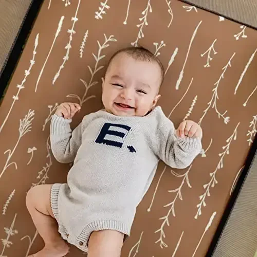 Pack n Play choyshablari o'rnatilgan 2 dona, cho'ziluvchan ultra yumshoq jersi trikotajli Pack n Play choyshablari, universal o'rnatilgan portativ/mini karavot matraslari qulay va xavfsiz, o'rmon hayvonlarining zamonaviy naqshlari - 5