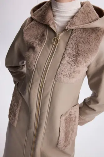 Пальто из норки с капюшоном и меховой отделкой - 3