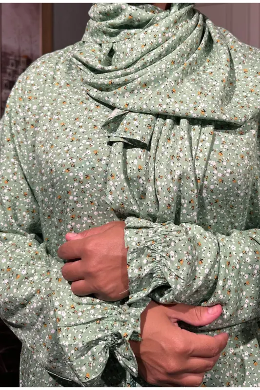 Pamuklu Kumaştan, Çiçek Desenli, Kolay Giyilir ve Pratik, Tek Parça Namaz Elbisesi - Yeşil - 7